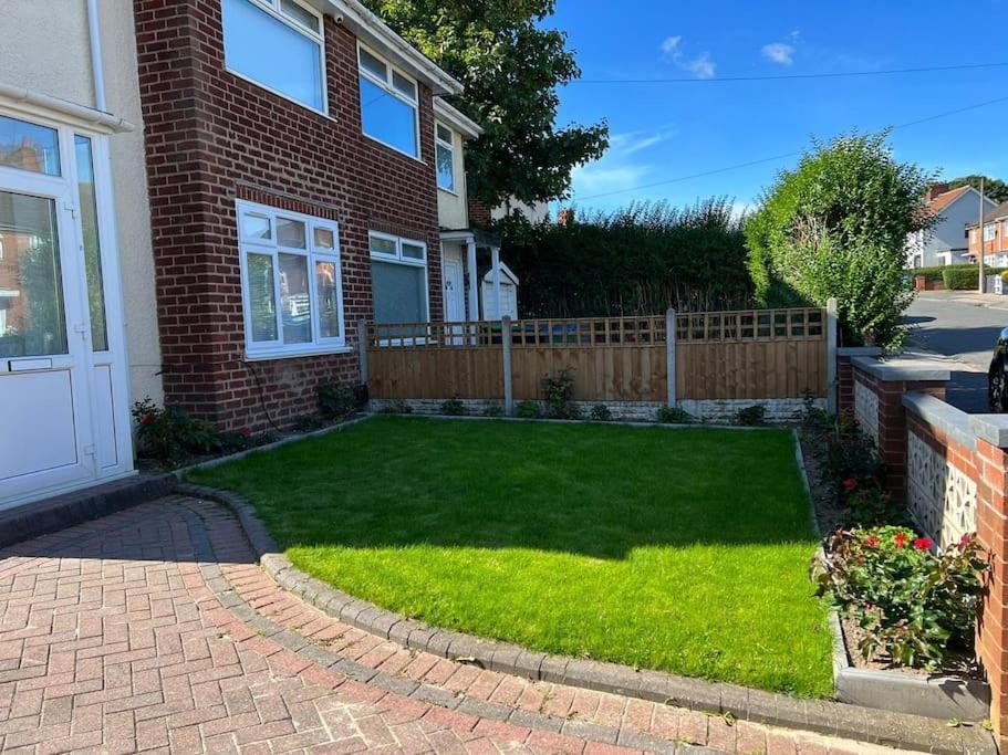 Gated Close To Centre Holiday home