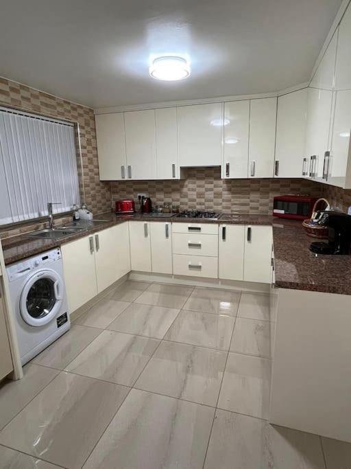 Holiday home Gated Close To Centre *
