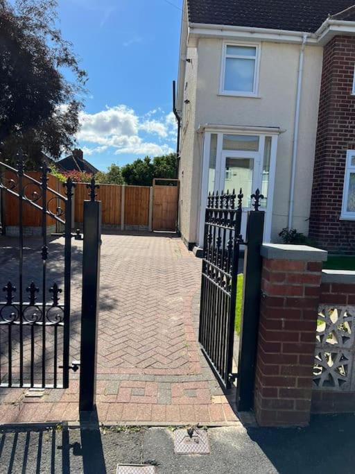Gated Close To Centre *